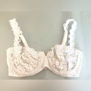 NWOT Victoria's Secret White Lace Underwire Bra